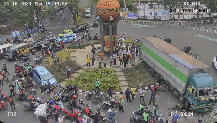 Truk Kontainer Ugal-ugalan di Cipondoh, 10 Orang Jadi Korban Tabrak Lari 